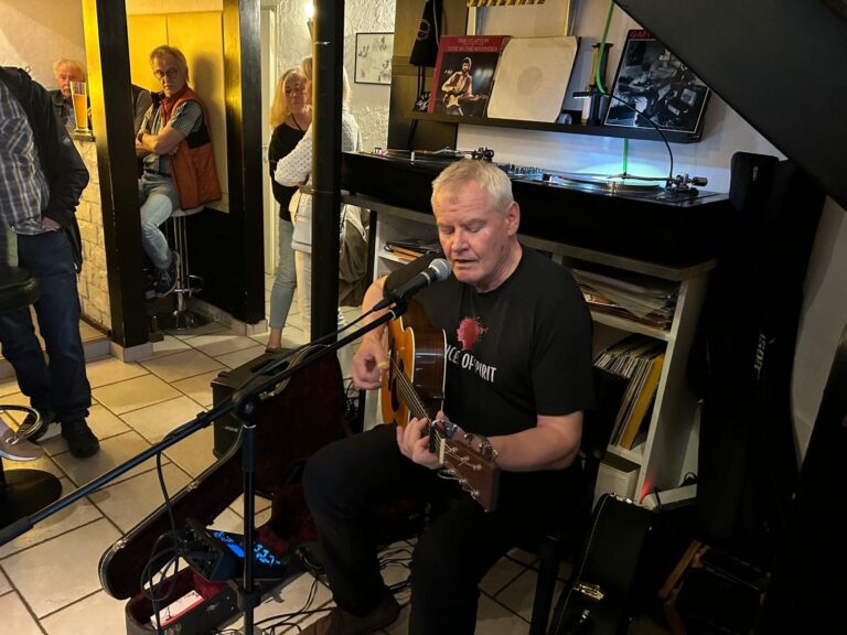 Live-Musik mit Dominikus Plaschg im Vinyl Deutschlandsberg
