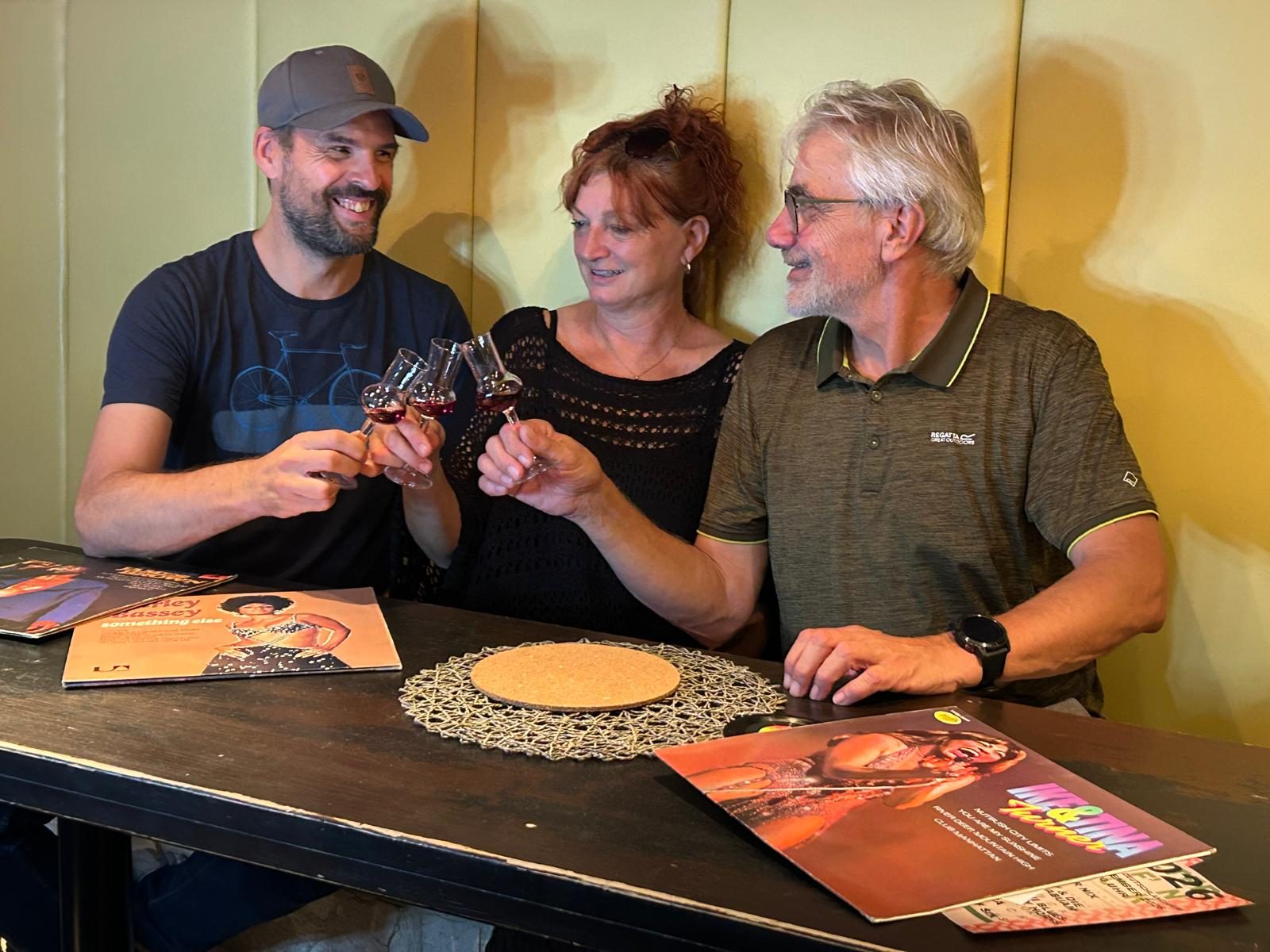 Das Team des Vinyl Deutschlandsberg: Manfred, Monika und Hans